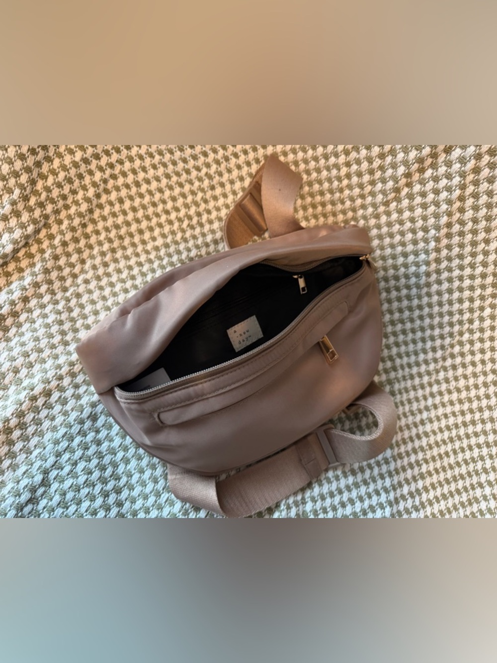 Target All In Motion Taupe Belt Bag Crossbody NWOT Never Used - Picture 5 of 5